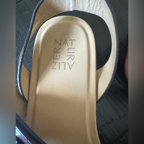 Naturalizer Women's Tassy Flat Gladiator Sandal Brown SZ 8.5 Leather - Picture 3 of 9